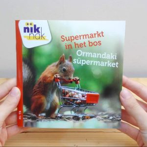 Supermarkt in het bos tweetalig met Turks