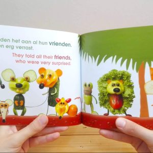 Groot nieuws - pagina met Engels - tweetalig kinderboek van nik-nak
