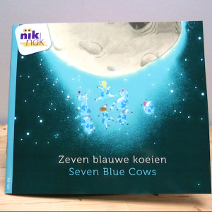 Zeven blauwe koeien - tweetalig kinderboek Engels