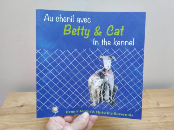 Au chenil avec Betty & Cat FR-EN cover