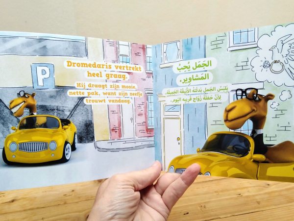 Aap rijdt naar de bakker tweetalig kinderboek met Arabisch_pagina