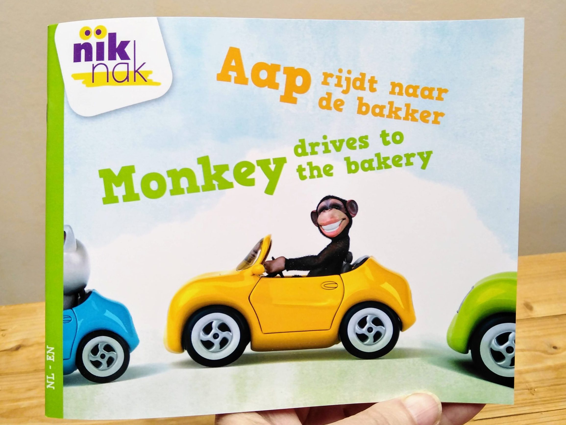 Bliksem Minder dan Regeneratie Aap rijdt naar de bakker (NL-EN) - nik-nak® tweetalig kinderboek