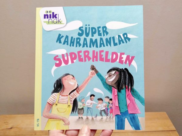 Superhelden tweetalig kinderboek metTurks cover